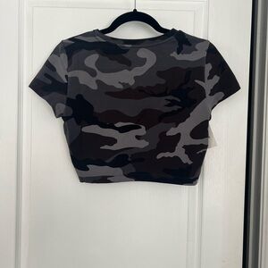 New! Aritzia - TNA Camo Crop Top